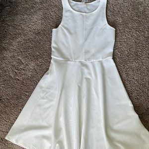Whitish formal sleeveless dress